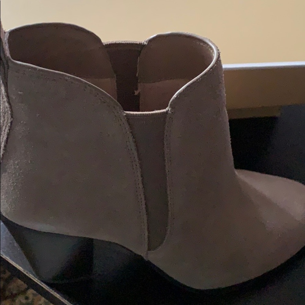 Michael Korda booties